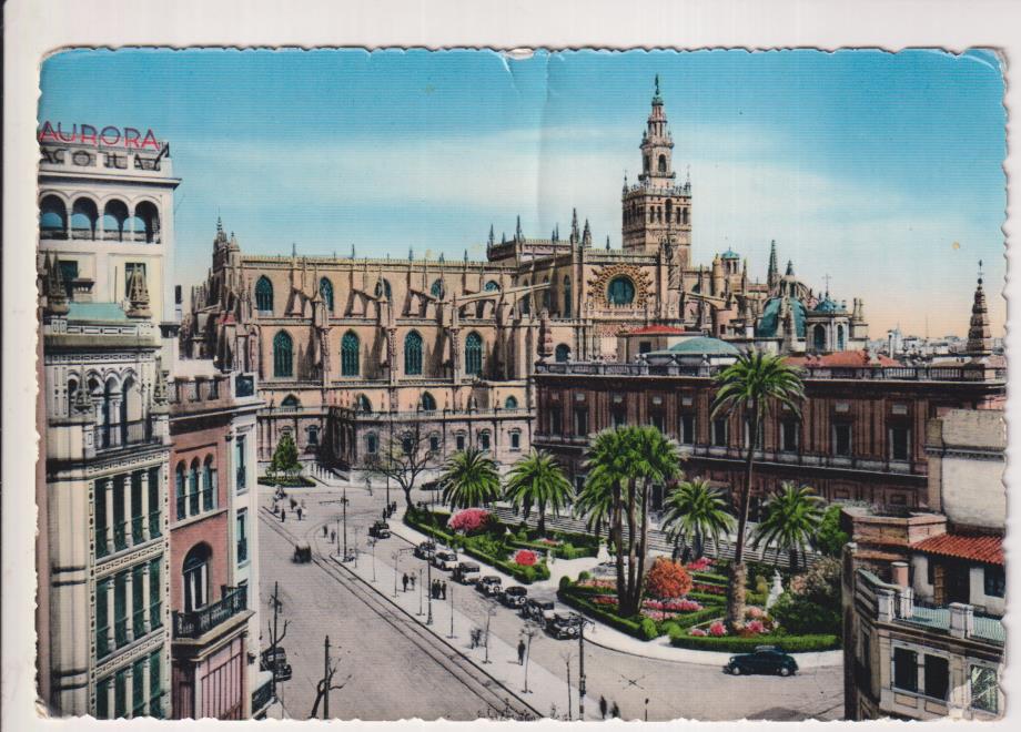 Sevilla.- Catedral y la casa de la Lonja. Pan American 204. Años 50